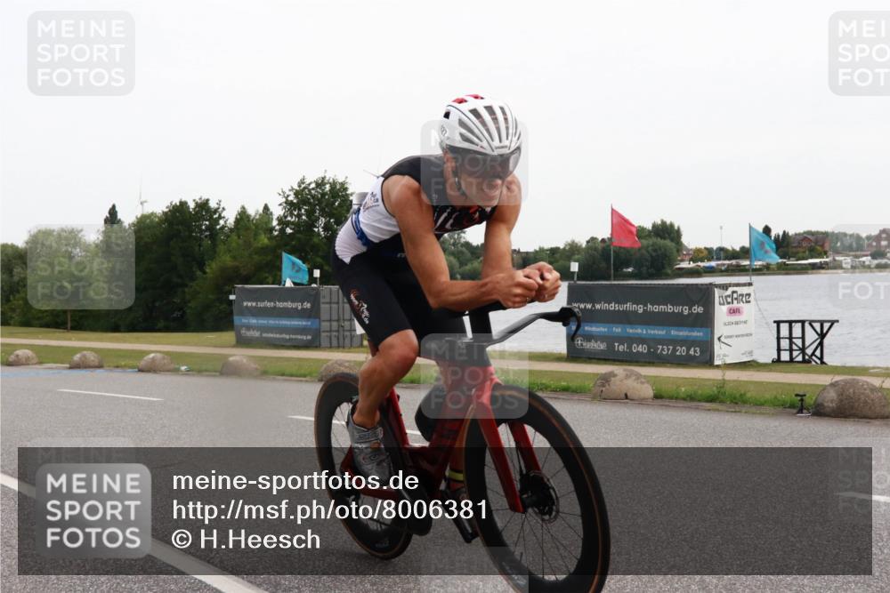 15.06.2025 - 27. Vierlanden-Triathlon H.Heesch http://msf.ph/oto/8006381 15.06.2025 10:38:45 Radfahren 158, 427 meine-sportfotos.de