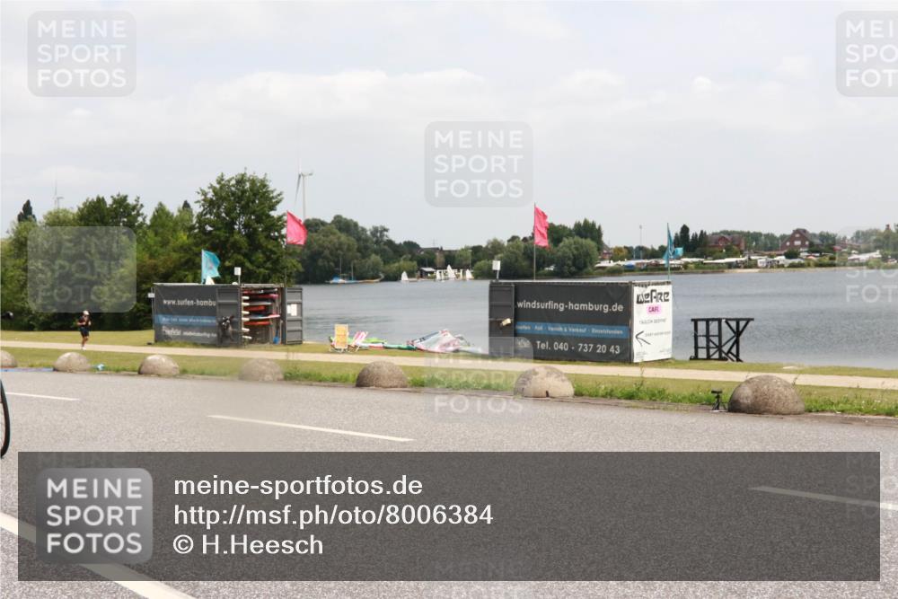 21.06.2025 - 27. Vierlanden-Triathlon H.Heesch http://msf.ph/oto/8006384 15.06.2025 12:06:43 Radfahren 713 meine-sportfotos.de