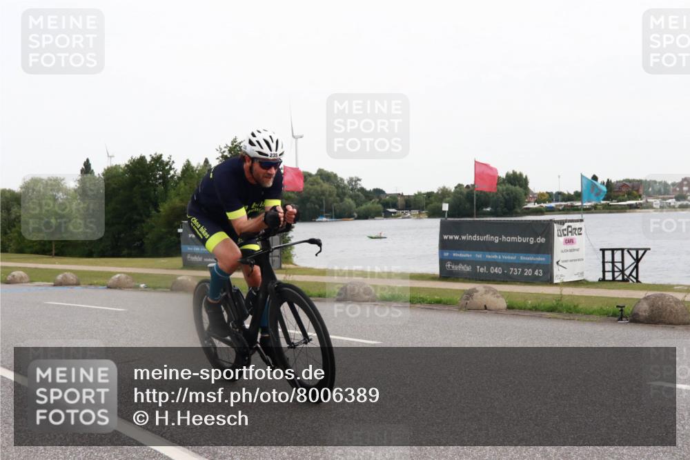 15.06.2025 - 27. Vierlanden-Triathlon H.Heesch http://msf.ph/oto/8006389 15.06.2025 10:38:49 Radfahren 158, 235, 427 meine-sportfotos.de