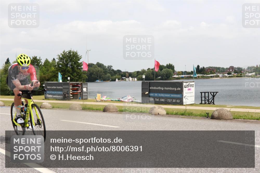 21.06.2025 - 27. Vierlanden-Triathlon H.Heesch http://msf.ph/oto/8006391 15.06.2025 12:06:43 Radfahren 713 meine-sportfotos.de