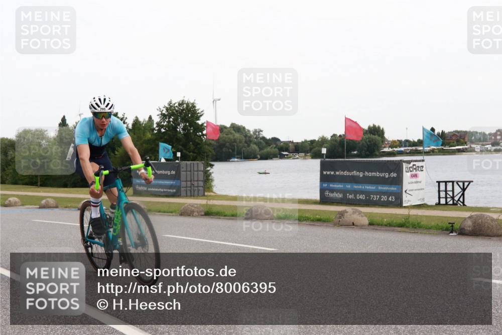 15.06.2025 - 27. Vierlanden-Triathlon H.Heesch http://msf.ph/oto/8006395 15.06.2025 10:38:52 Radfahren 17, 235, 298 meine-sportfotos.de