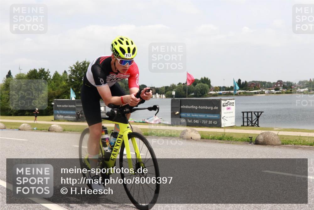 21.06.2025 - 27. Vierlanden-Triathlon H.Heesch http://msf.ph/oto/8006397 15.06.2025 12:06:44 Radfahren 713 meine-sportfotos.de