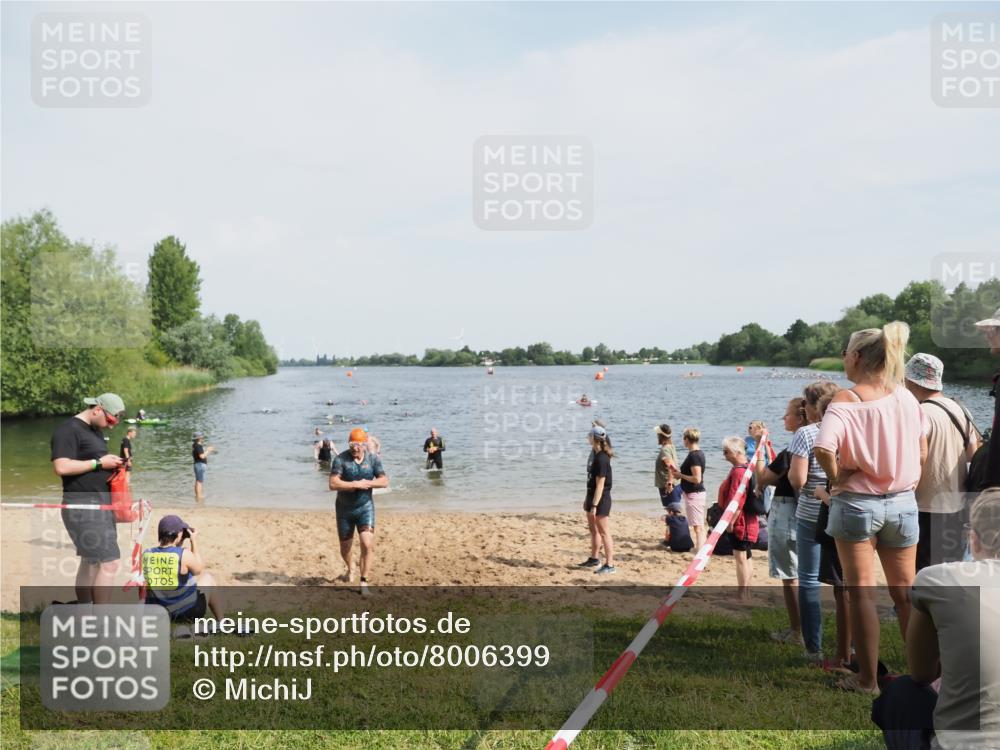 21.06.2025 - 27. Vierlanden-Triathlon MichiJ http://msf.ph/oto/8006399 15.06.2026 10:07:26 Schwimmen 374, 391, 414, 431 meine-sportfotos.de