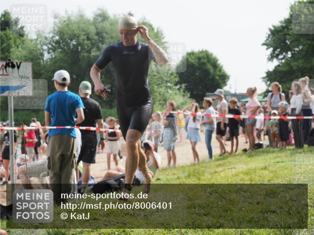15.06.2025 - 27. Vierlanden-Triathlon KatJ http://msf.ph/oto/8006401 15.06.2025 10:05:31 Schwimmen 378, 393, 402, 409, 456 meine-sportfotos.de