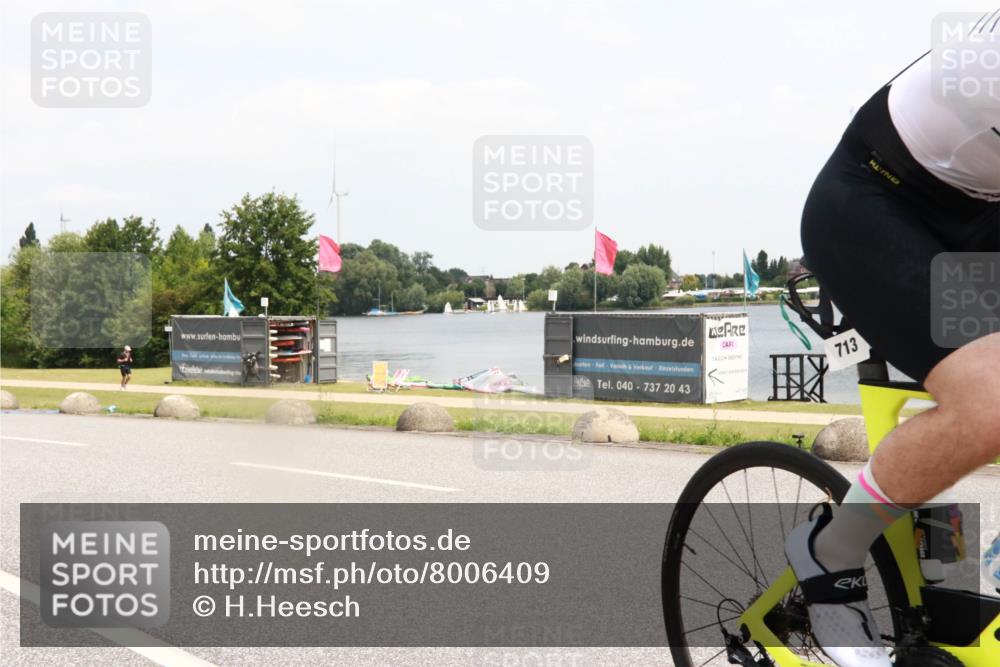 21.06.2025 - 27. Vierlanden-Triathlon H.Heesch http://msf.ph/oto/8006409 15.06.2025 12:06:44 Radfahren 713 meine-sportfotos.de