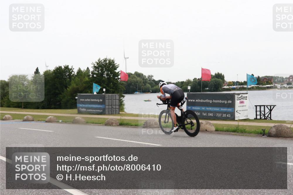 15.06.2025 - 27. Vierlanden-Triathlon H.Heesch http://msf.ph/oto/8006410 15.06.2025 10:38:57 Radfahren 17, 298 meine-sportfotos.de