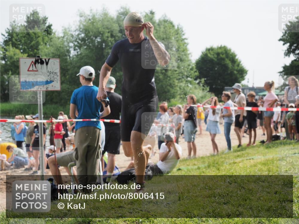 15.06.2025 - 27. Vierlanden-Triathlon KatJ http://msf.ph/oto/8006415 15.06.2025 10:05:31 Schwimmen 378, 393, 402, 409, 456 meine-sportfotos.de