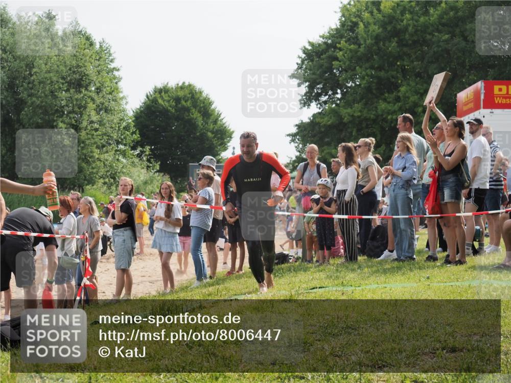 15.06.2025 - 27. Vierlanden-Triathlon KatJ http://msf.ph/oto/8006447 15.06.2025 10:05:37 Schwimmen 366, 378, 401, 409, 413, 456 meine-sportfotos.de