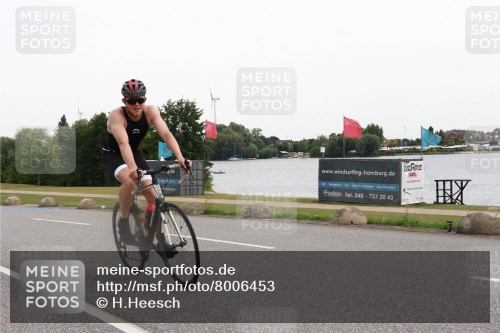 15.06.2025 - 27. Vierlanden-Triathlon H.Heesch http://msf.ph/oto/8006453 15.06.2025 10:39:09 Radfahren 148, 291, 548 meine-sportfotos.de