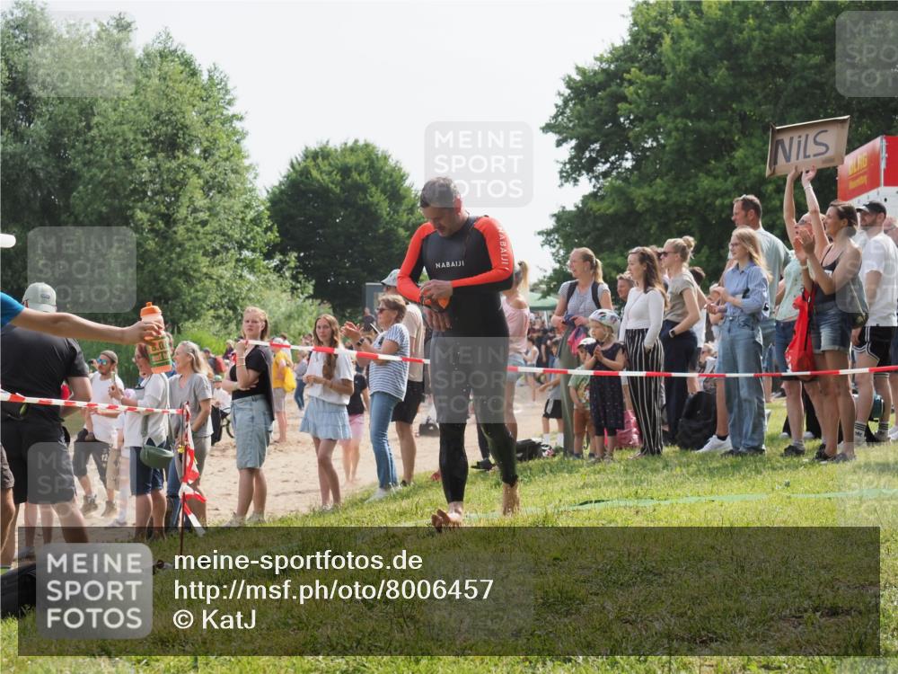 15.06.2025 - 27. Vierlanden-Triathlon KatJ http://msf.ph/oto/8006457 15.06.2025 10:05:38 Schwimmen 366, 378, 401, 409, 413 meine-sportfotos.de