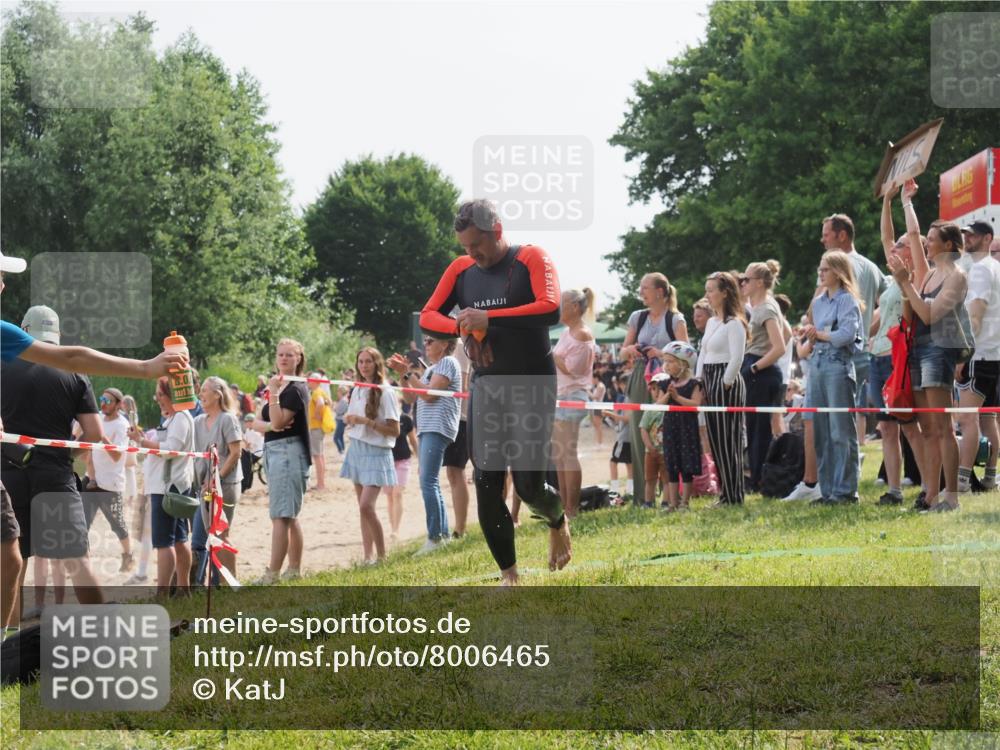 15.06.2025 - 27. Vierlanden-Triathlon KatJ http://msf.ph/oto/8006465 15.06.2025 10:05:38 Schwimmen 366, 378, 401, 409, 413 meine-sportfotos.de