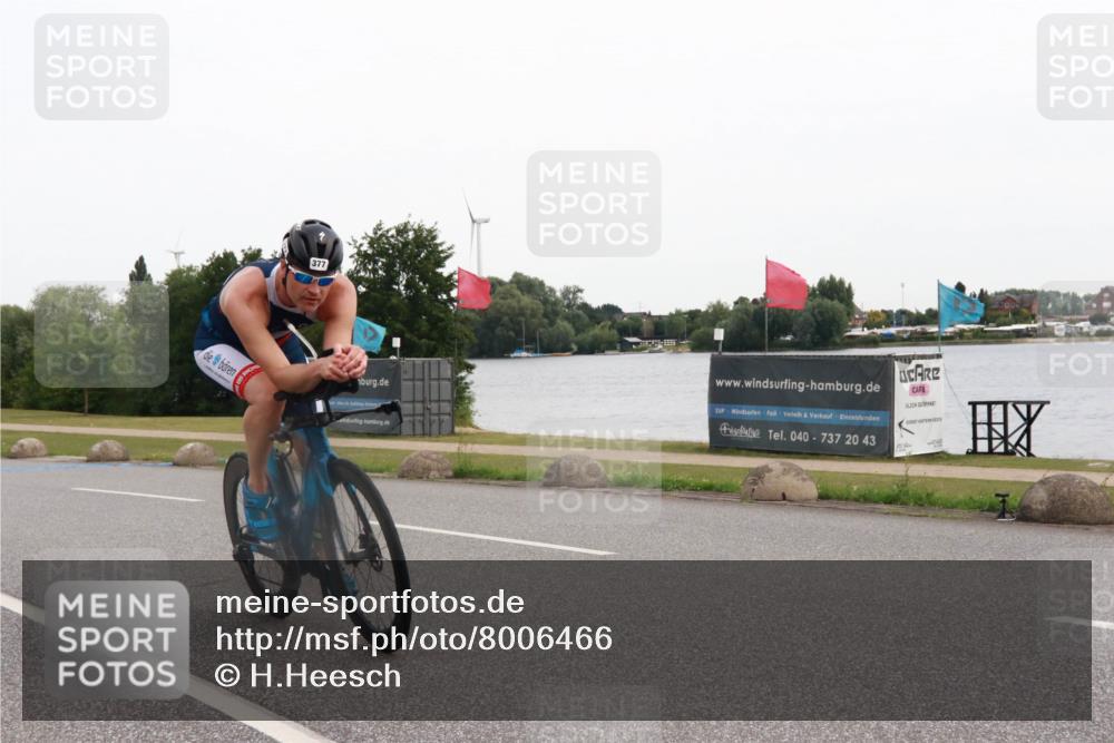 15.06.2025 - 27. Vierlanden-Triathlon H.Heesch http://msf.ph/oto/8006466 15.06.2025 10:39:16 Radfahren 186, 340, 377 meine-sportfotos.de