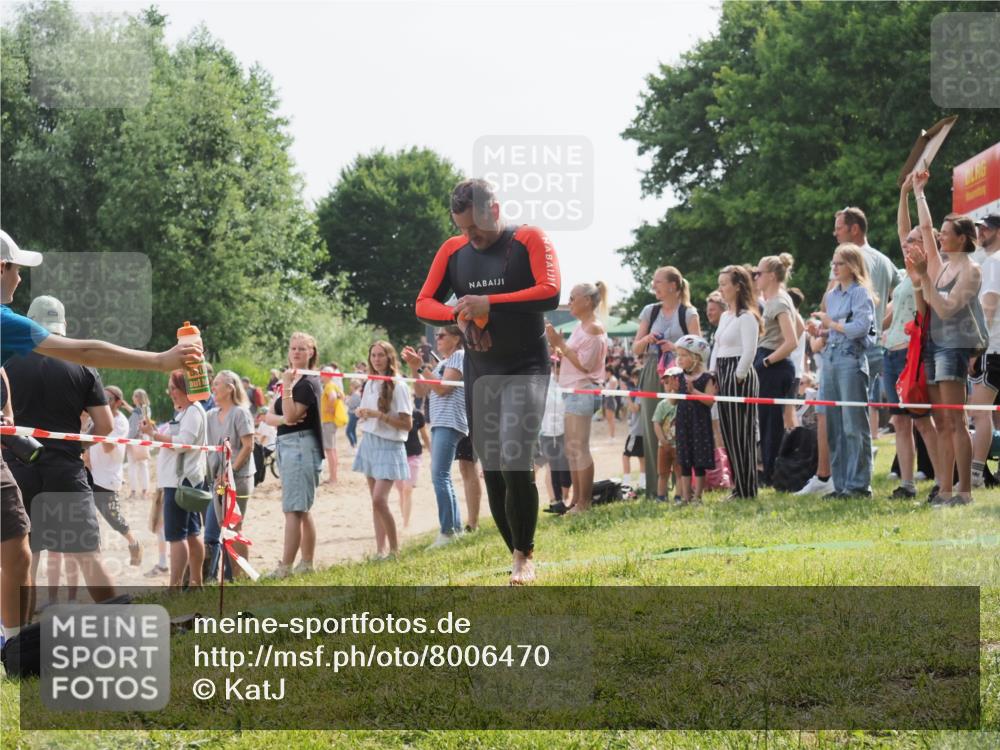 15.06.2025 - 27. Vierlanden-Triathlon KatJ http://msf.ph/oto/8006470 15.06.2025 10:05:38 Schwimmen 366, 378, 401, 409, 413 meine-sportfotos.de