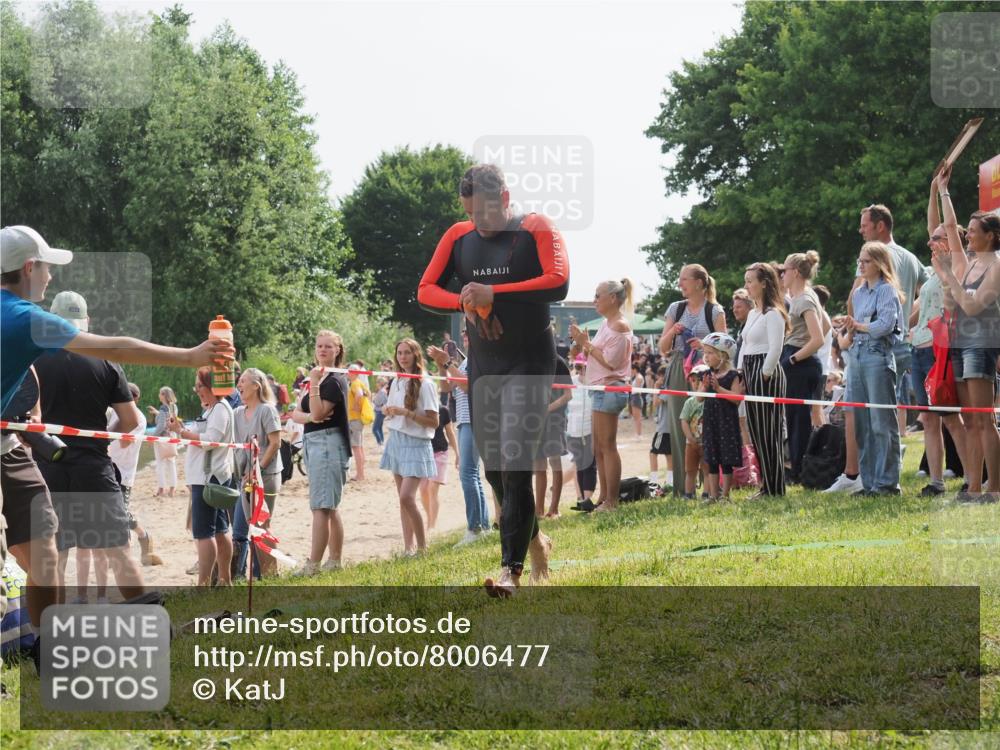 15.06.2025 - 27. Vierlanden-Triathlon KatJ http://msf.ph/oto/8006477 15.06.2025 10:05:38 Schwimmen 366, 378, 401, 409, 413 meine-sportfotos.de