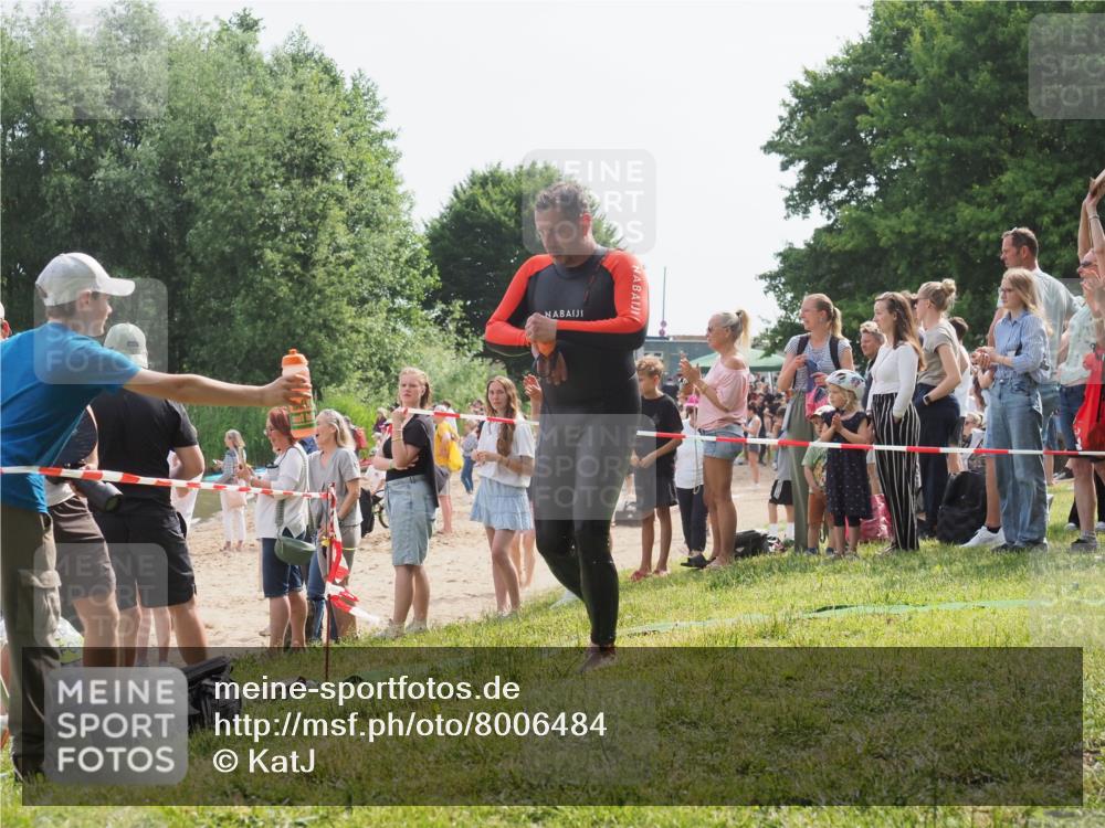 15.06.2025 - 27. Vierlanden-Triathlon KatJ http://msf.ph/oto/8006484 15.06.2025 10:05:39 Schwimmen 366, 378, 401, 409, 413 meine-sportfotos.de