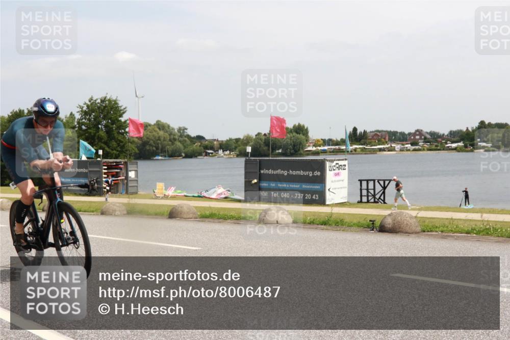 21.06.2025 - 27. Vierlanden-Triathlon H.Heesch http://msf.ph/oto/8006487 15.06.2025 11:58:48 Radfahren 682, 771, 861, 927, 963 meine-sportfotos.de