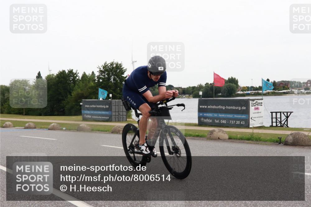 15.06.2025 - 27. Vierlanden-Triathlon H.Heesch http://msf.ph/oto/8006514 15.06.2025 10:39:25 Radfahren 46, 209, 294 meine-sportfotos.de