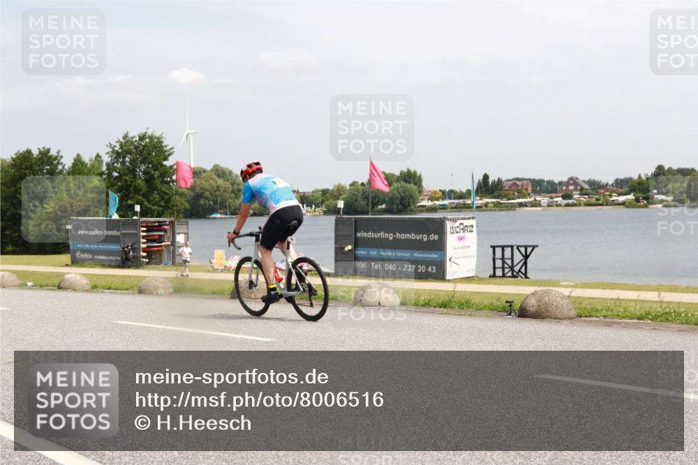 21.06.2025 - 27. Vierlanden-Triathlon H.Heesch http://msf.ph/oto/8006516 15.06.2025 11:59:06 Radfahren 791 meine-sportfotos.de