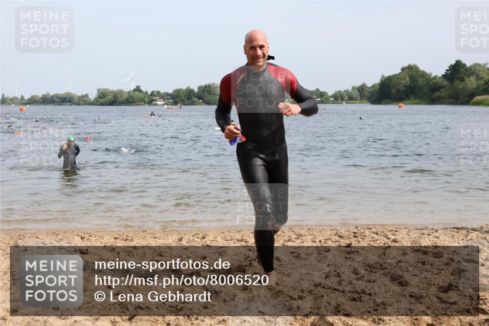15.06.2025 - 27. Vierlanden-Triathlon Lena Gebhardt http://msf.ph/oto/8006520 15.06.2025 10:04:22 Schwimmen 416, 426, 453, 464 meine-sportfotos.de