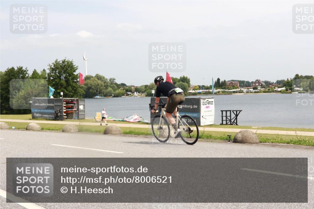 21.06.2025 - 27. Vierlanden-Triathlon H.Heesch http://msf.ph/oto/8006521 15.06.2025 11:59:07 Radfahren 791 meine-sportfotos.de