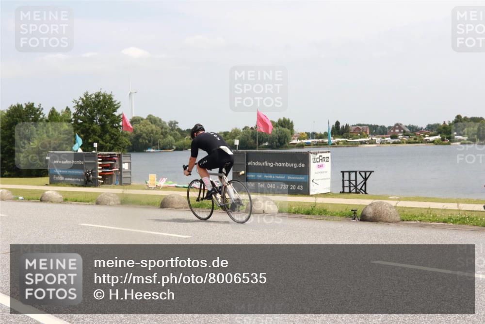 21.06.2025 - 27. Vierlanden-Triathlon H.Heesch http://msf.ph/oto/8006535 15.06.2025 11:59:15 Radfahren 703 meine-sportfotos.de