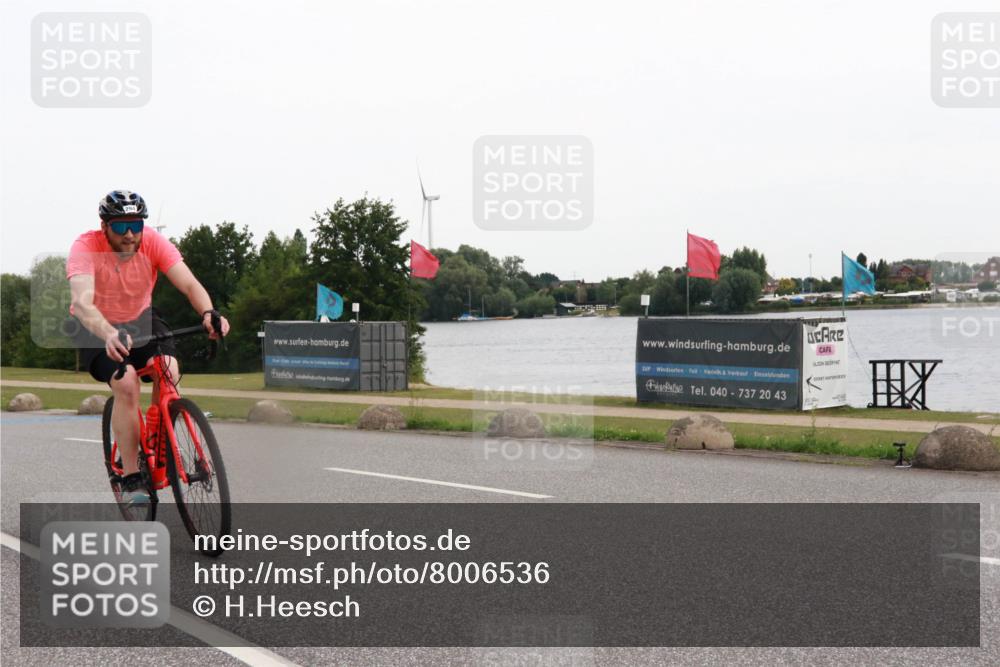15.06.2025 - 27. Vierlanden-Triathlon H.Heesch http://msf.ph/oto/8006536 15.06.2025 10:39:26 Radfahren 46, 209, 294 meine-sportfotos.de