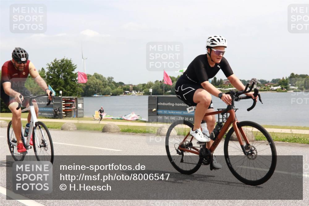 21.06.2025 - 27. Vierlanden-Triathlon H.Heesch http://msf.ph/oto/8006547 15.06.2025 11:59:25 Radfahren 770, 945 meine-sportfotos.de