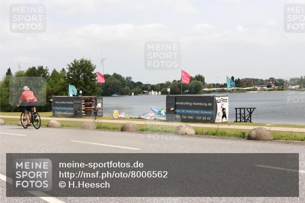 21.06.2025 - 27. Vierlanden-Triathlon H.Heesch http://msf.ph/oto/8006562 15.06.2025 12:06:48 Radfahren 713, 852 meine-sportfotos.de