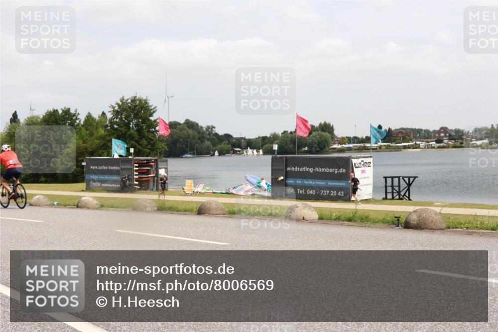 21.06.2025 - 27. Vierlanden-Triathlon H.Heesch http://msf.ph/oto/8006569 15.06.2025 12:06:48 Radfahren 713, 852 meine-sportfotos.de