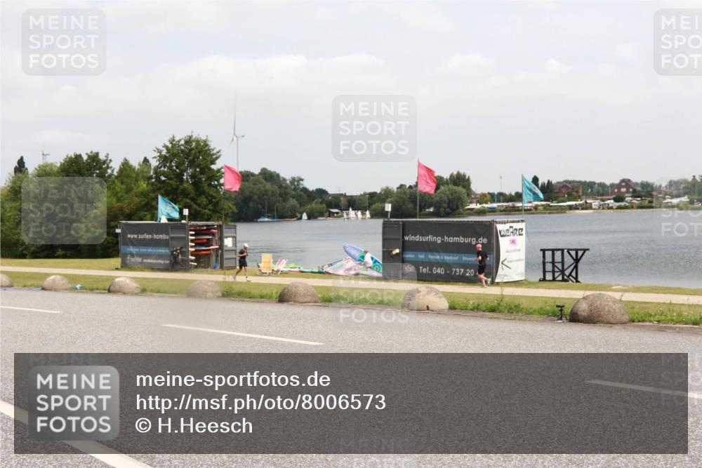 21.06.2025 - 27. Vierlanden-Triathlon H.Heesch http://msf.ph/oto/8006573 15.06.2025 12:06:48 Radfahren 713, 852 meine-sportfotos.de