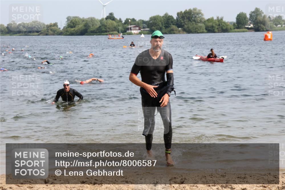 15.06.2025 - 27. Vierlanden-Triathlon Lena Gebhardt http://msf.ph/oto/8006587 15.06.2025 10:04:31 Schwimmen 390, 404, 426, 452 meine-sportfotos.de