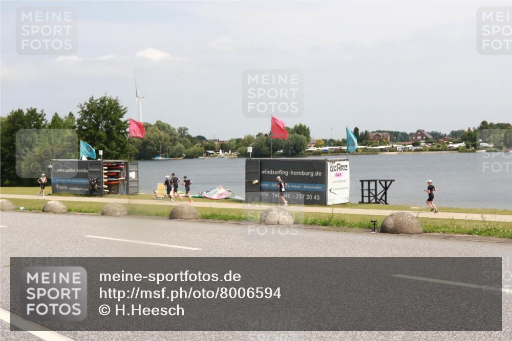 21.06.2025 - 27. Vierlanden-Triathlon H.Heesch http://msf.ph/oto/8006594 15.06.2025 11:59:33 Radfahren 789 meine-sportfotos.de