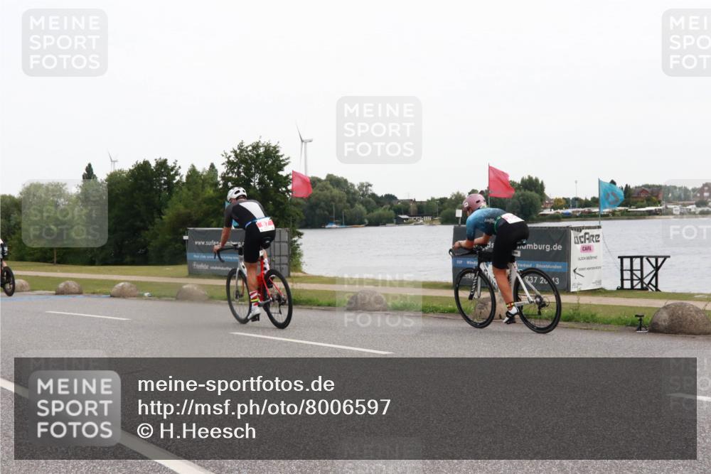 15.06.2025 - 27. Vierlanden-Triathlon H.Heesch http://msf.ph/oto/8006597 15.06.2025 10:39:34 Radfahren 59, 67, 130, 204, 281 meine-sportfotos.de