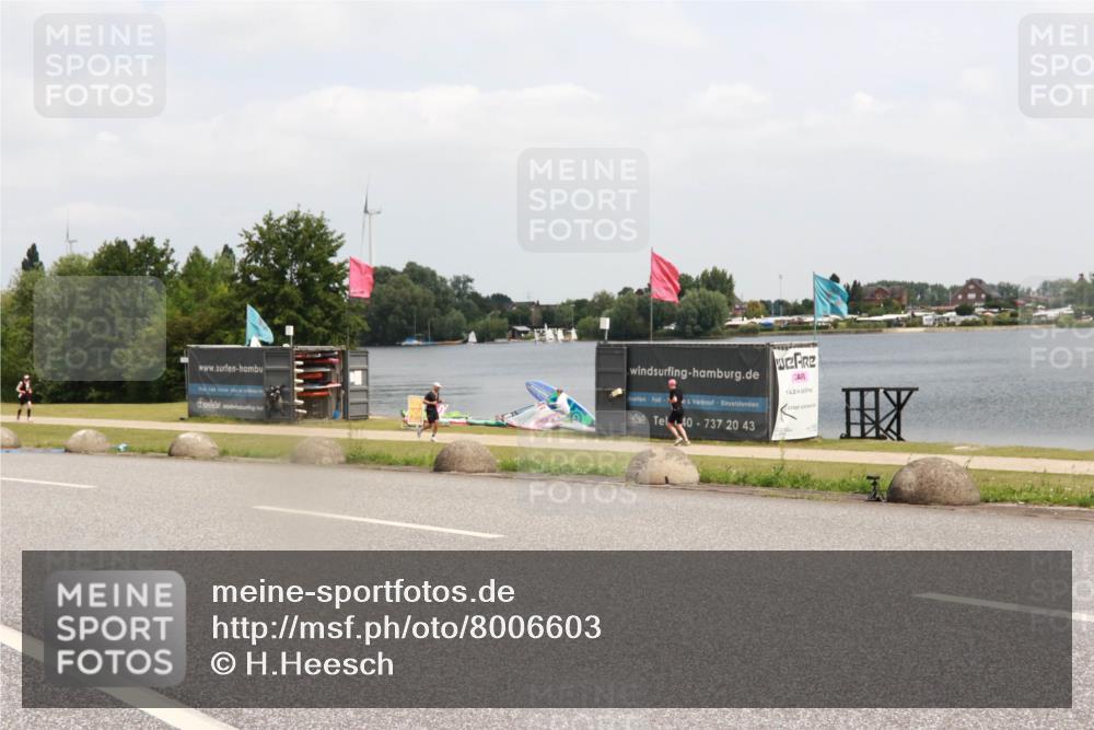 21.06.2025 - 27. Vierlanden-Triathlon H.Heesch http://msf.ph/oto/8006603 15.06.2025 12:06:49 Radfahren 713, 852 meine-sportfotos.de