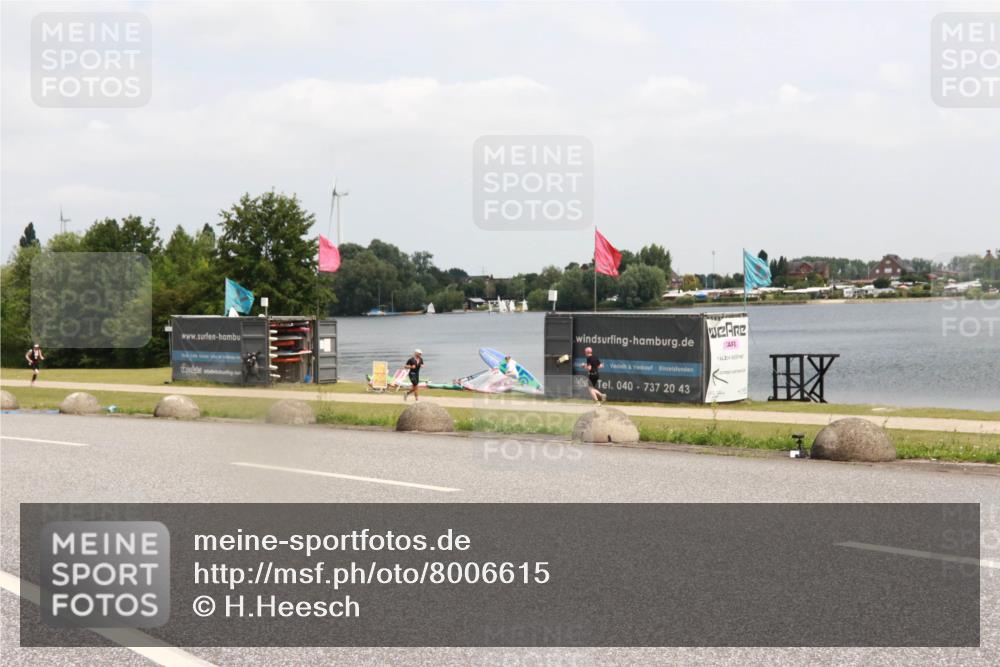 21.06.2025 - 27. Vierlanden-Triathlon H.Heesch http://msf.ph/oto/8006615 15.06.2025 12:06:49 Radfahren 713, 852 meine-sportfotos.de