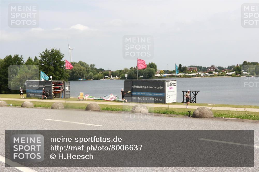 21.06.2025 - 27. Vierlanden-Triathlon H.Heesch http://msf.ph/oto/8006637 15.06.2025 11:59:41 Radfahren 661, 672, 719, 921 meine-sportfotos.de