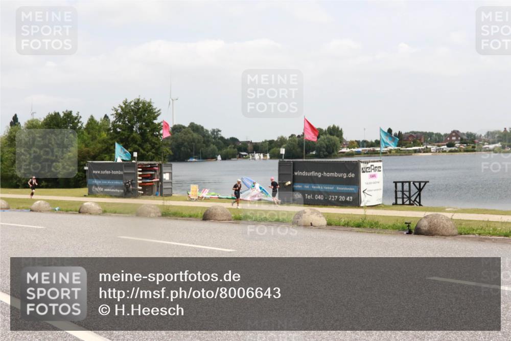 21.06.2025 - 27. Vierlanden-Triathlon H.Heesch http://msf.ph/oto/8006643 15.06.2025 12:06:50 Radfahren 852 meine-sportfotos.de