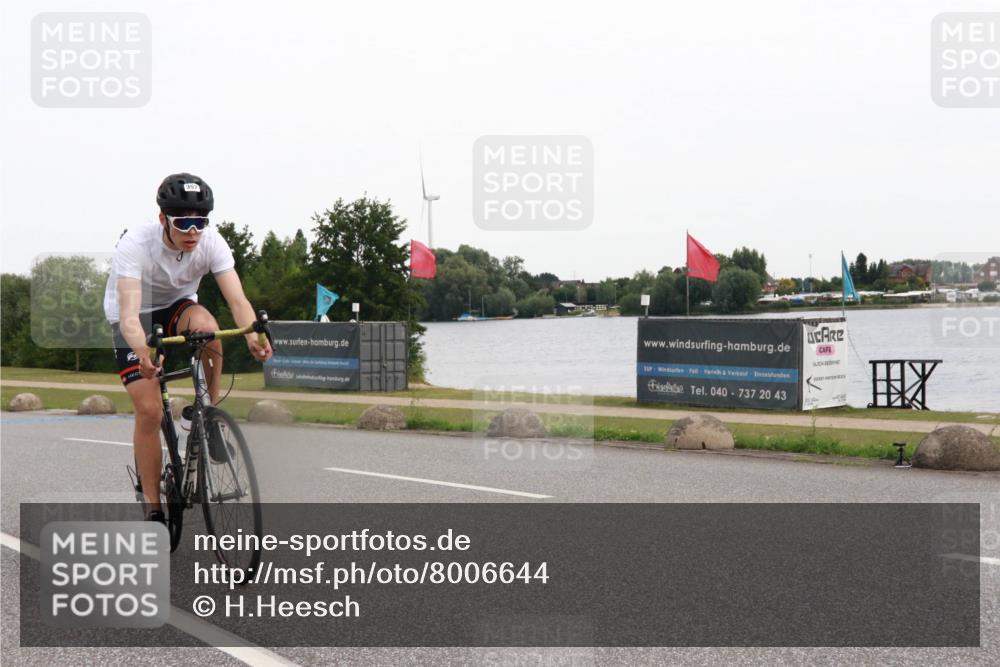 15.06.2025 - 27. Vierlanden-Triathlon H.Heesch http://msf.ph/oto/8006644 15.06.2025 10:39:47 Radfahren 3, 260, 357 meine-sportfotos.de