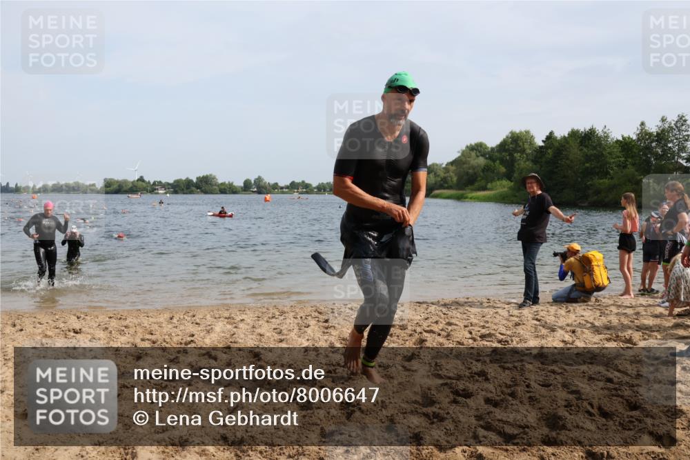 15.06.2025 - 27. Vierlanden-Triathlon Lena Gebhardt http://msf.ph/oto/8006647 15.06.2025 10:04:34 Schwimmen 390, 404, 452 meine-sportfotos.de