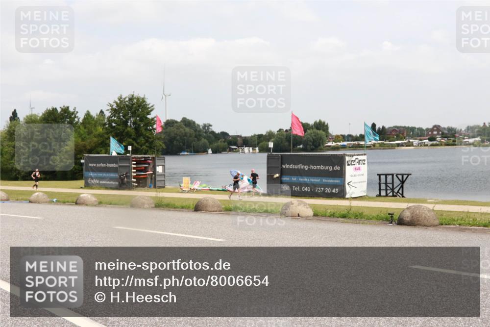 21.06.2025 - 27. Vierlanden-Triathlon H.Heesch http://msf.ph/oto/8006654 15.06.2025 12:06:50 Radfahren 852 meine-sportfotos.de