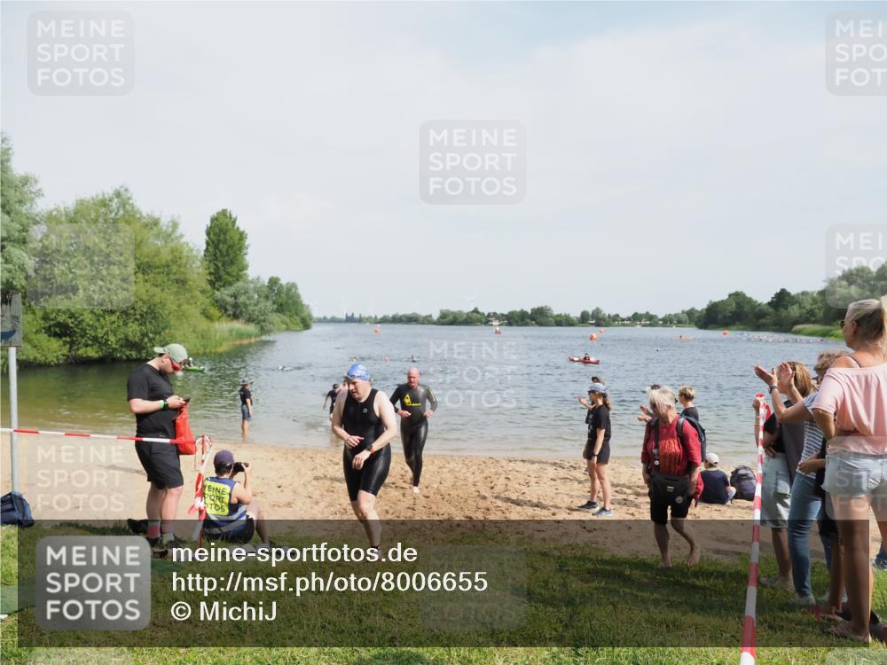 21.06.2025 - 27. Vierlanden-Triathlon MichiJ http://msf.ph/oto/8006655 15.06.2026 10:07:36 Schwimmen 379, 391, 468 meine-sportfotos.de