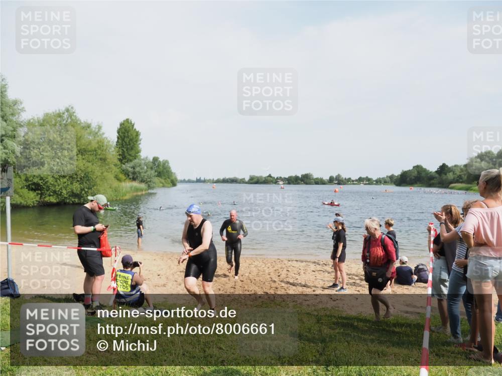 21.06.2025 - 27. Vierlanden-Triathlon MichiJ http://msf.ph/oto/8006661 15.06.2026 10:07:36 Schwimmen 379, 391, 468 meine-sportfotos.de
