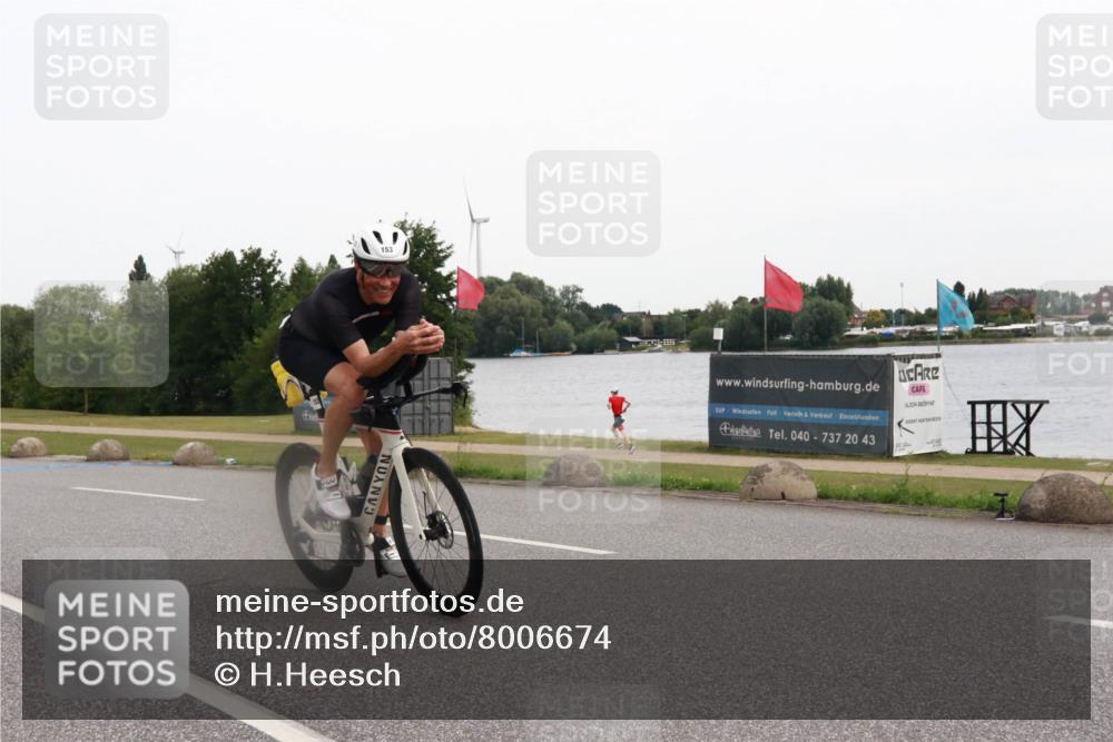 15.06.2025 - 27. Vierlanden-Triathlon H.Heesch http://msf.ph/oto/8006674 15.06.2025 10:39:52 Radfahren 153, 260, 357 meine-sportfotos.de