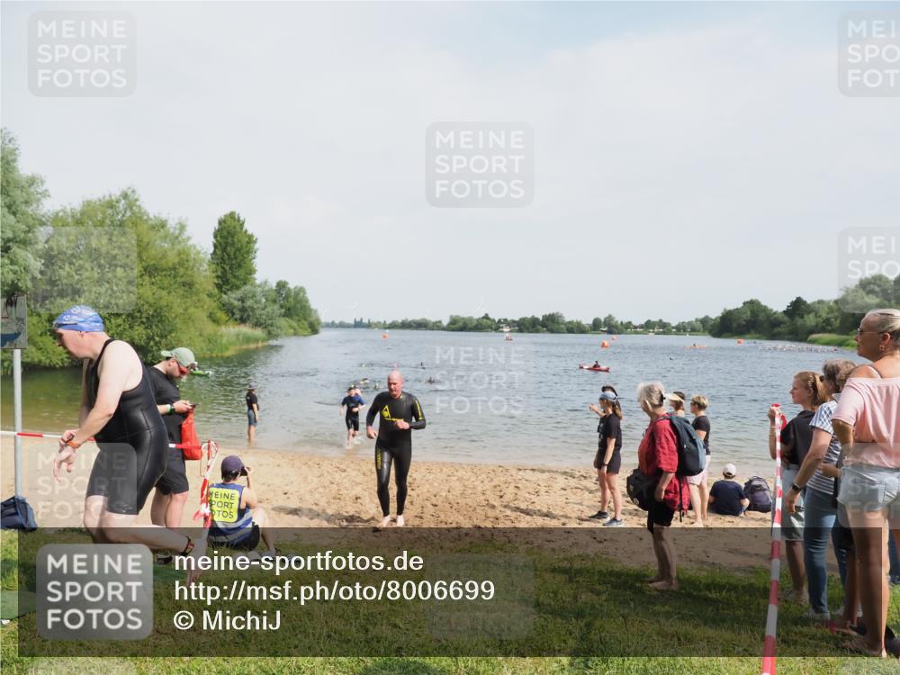 21.06.2025 - 27. Vierlanden-Triathlon MichiJ http://msf.ph/oto/8006699 15.06.2026 10:07:37 Schwimmen 379, 391, 468 meine-sportfotos.de
