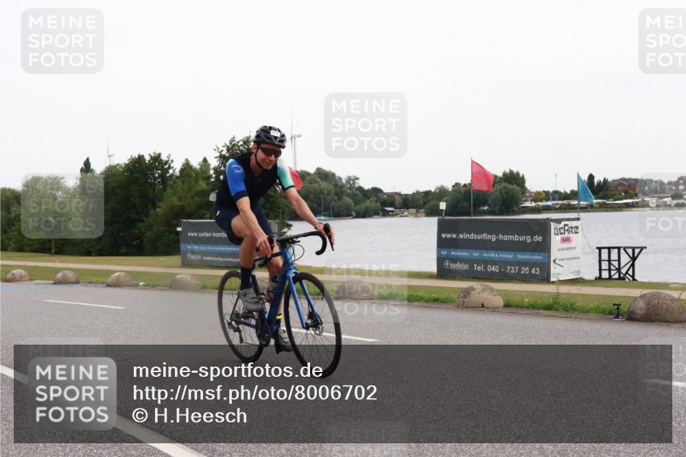 15.06.2025 - 27. Vierlanden-Triathlon H.Heesch http://msf.ph/oto/8006702 15.06.2025 10:40:05 Radfahren 277 meine-sportfotos.de