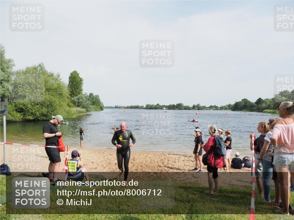 21.06.2025 - 27. Vierlanden-Triathlon MichiJ http://msf.ph/oto/8006712 15.06.2026 10:07:38 Schwimmen 379, 391, 468 meine-sportfotos.de