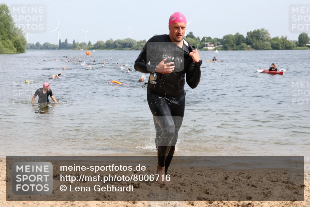 15.06.2025 - 27. Vierlanden-Triathlon Lena Gebhardt http://msf.ph/oto/8006716 15.06.2025 10:04:38 Schwimmen 390, 404, 452 meine-sportfotos.de