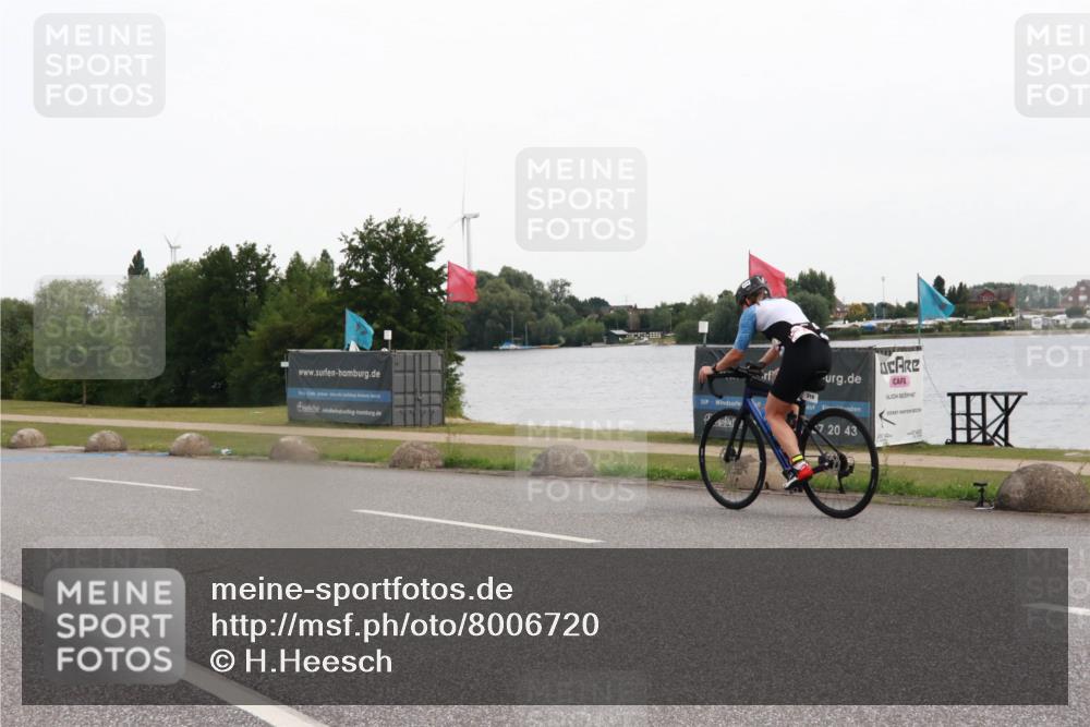 15.06.2025 - 27. Vierlanden-Triathlon H.Heesch http://msf.ph/oto/8006720 15.06.2025 10:40:07 Radfahren 277 meine-sportfotos.de
