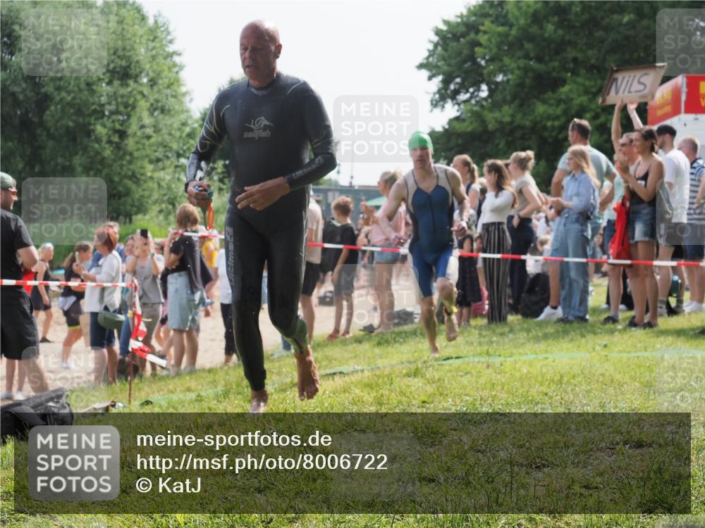 15.06.2025 - 27. Vierlanden-Triathlon KatJ http://msf.ph/oto/8006722 15.06.2025 10:05:43 Schwimmen 366, 378, 392, 401, 413, 450 meine-sportfotos.de