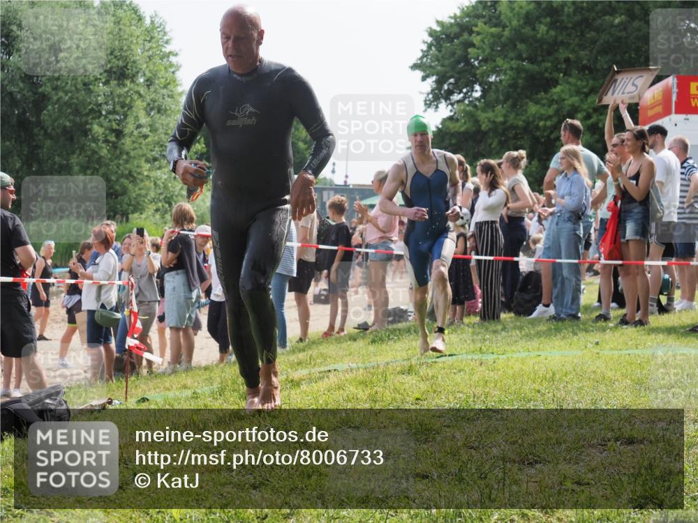 15.06.2025 - 27. Vierlanden-Triathlon KatJ http://msf.ph/oto/8006733 15.06.2025 10:05:43 Schwimmen 366, 378, 392, 401, 413, 450 meine-sportfotos.de